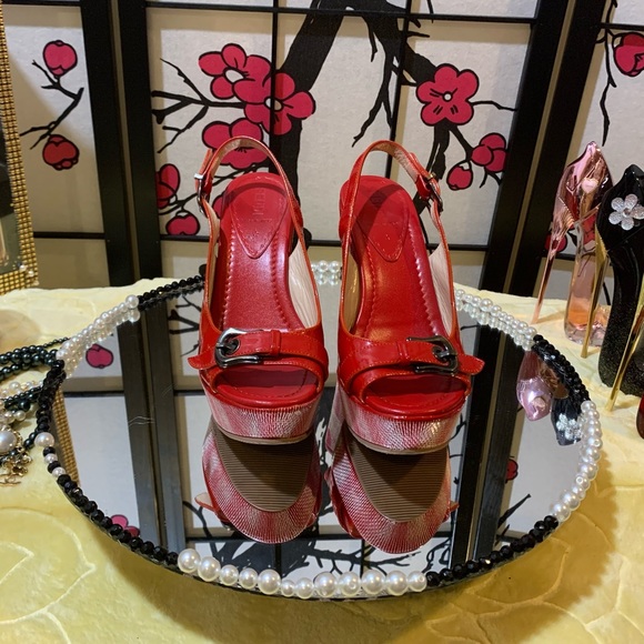 FENDI 😍Stunning!Sling back wedges sandals red patent leather.Retail $800.00 - Picture 1 of 8